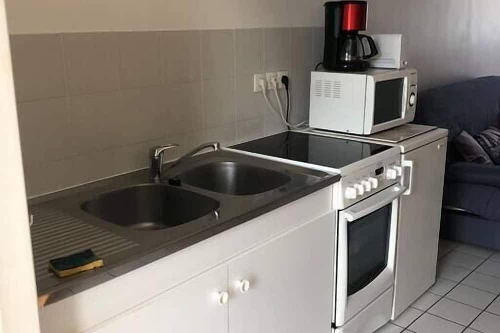 Entire apartment, Eléonore, duplex, shared courtyard near sea (3) in Ver-sur-Mer, Côte de Nacre