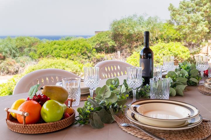 Ferienhaus 'Villa Elena' mit Meerblick, privater Terrasse und Klimaanlage in Costa Paradiso, Trinità d'Agultu e Vignola