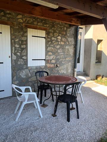 Gîte pour 2 personnes, avec jardin dans Mauves