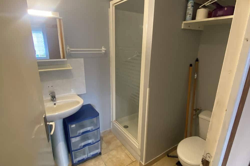 Entire apartment, First-floor studio 700 metres from the spa in Saint-Amand-les-Eaux, Valenciennes region