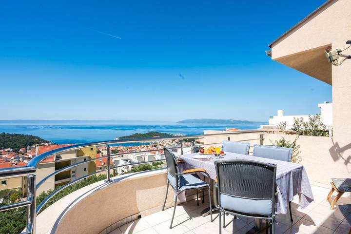 Ferienwohnung für 5 Personen, mit Terrasse in Makarska