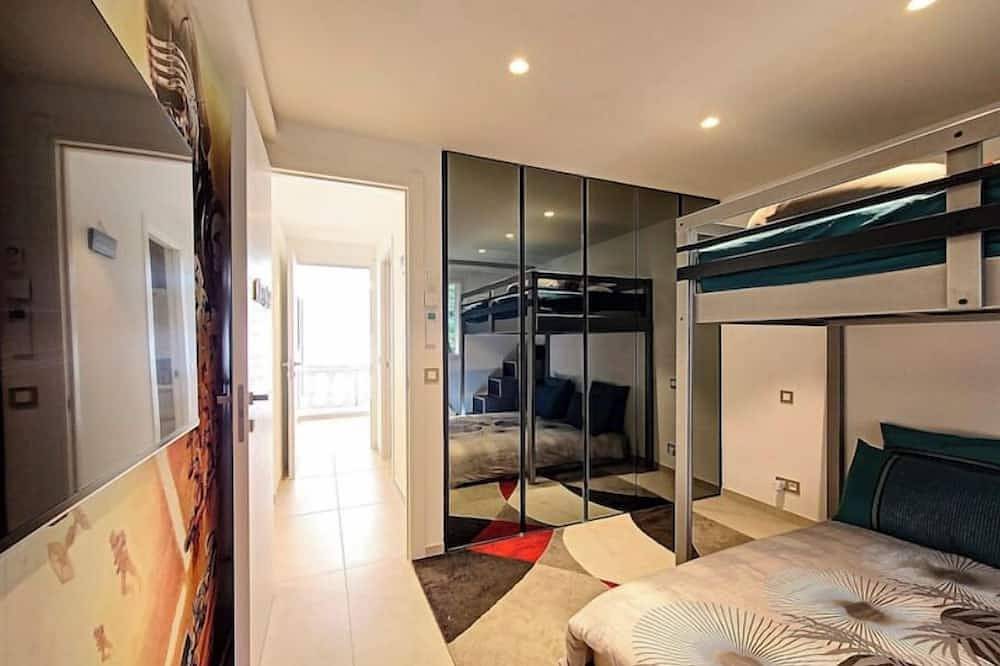 Quiet family villa with pool in Roquefort-les-Pins, Cannes region