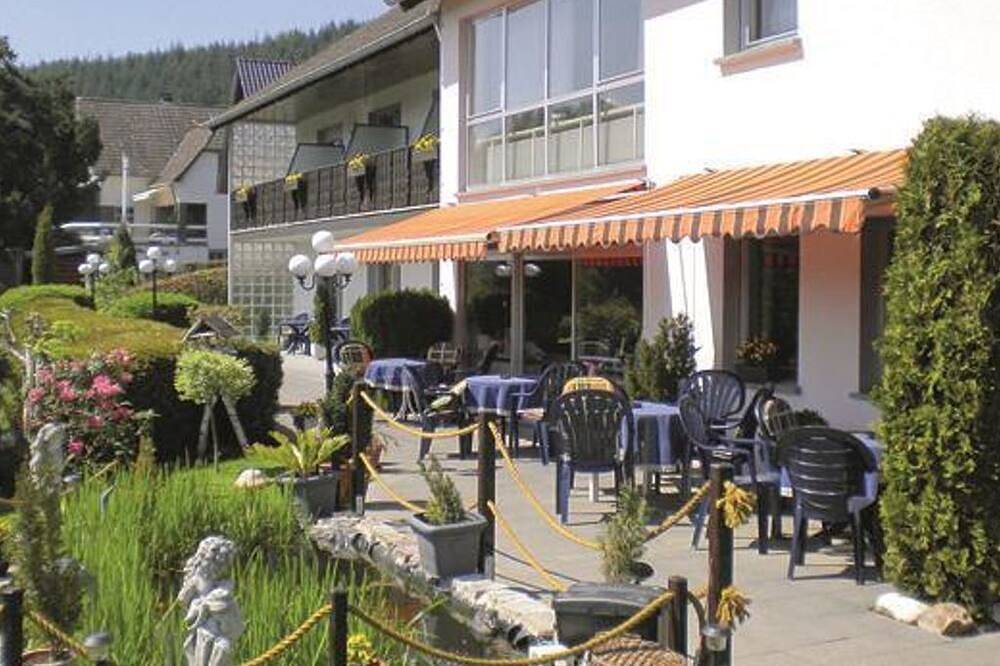 Hotel Pension Haus Berghof - Doppelzimmer Dusche/Wc mit Balkon oder Terrrasse in Hellenthal, Rureifel (Nordrhein-westfalen)