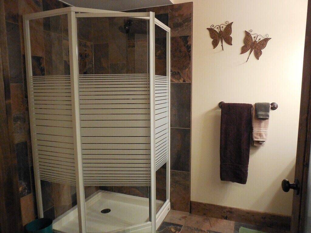 Relaxing Radium Home ~ Rec Ctr-Mitgliederzugang im Rvvr ~ Entspannen, Erkunden und Spielen in Radium Hot Springs, Kootenay-Nationalpark