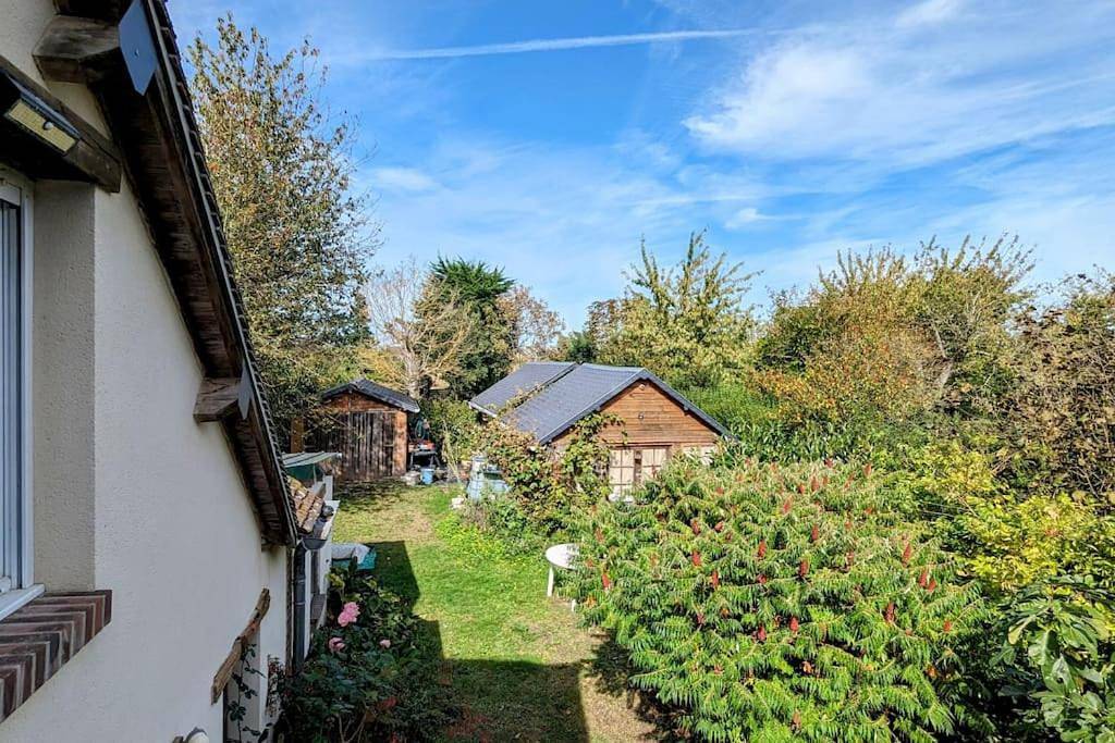 Two-Bedroom House in Breteuil, Région d'Évreux