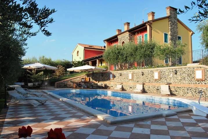 Location de vacances pour 3 personnes, avec vue et jardin ainsi que piscine et sauna