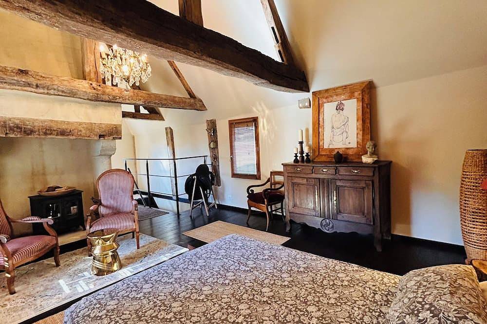 Romantic gîte for two in a green setting in Mittois, Lisieux und Umgebung