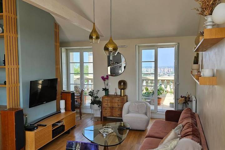 Gîte pour 2 personnes, avec Balcon ainsi que Terrasse et Vue à Romainville - 2