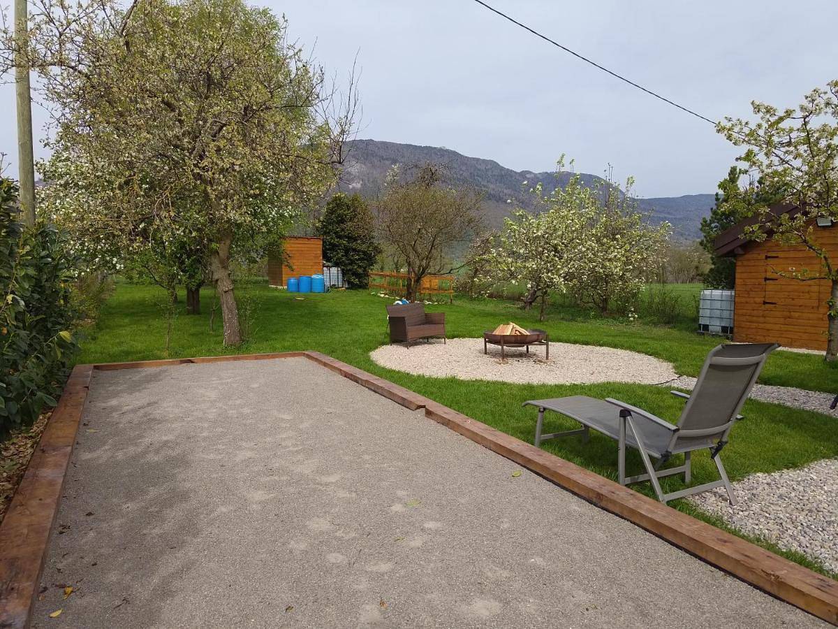 Two-Bedroom Chalet in Chevrier, Région de Saint-Julien-en-Genevois