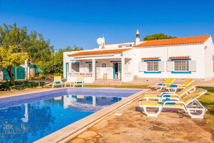 Casa de férias para 6 pessoas, com Terraço e Jardim em Estoi