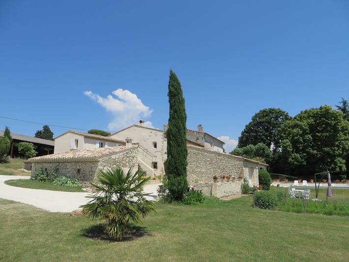 Gîte pour 4 personnes, avec jardin ainsi que piscine et terrasse à La Bâtie-Rolland - 3