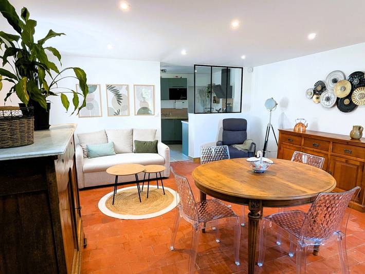 Gîte pour 4 personnes, avec Terrasse à Fontaines