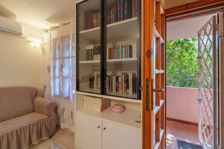 Apartamento 'Nuraghes' con terraza privada y jardín privado in Pittulongu, Olbia