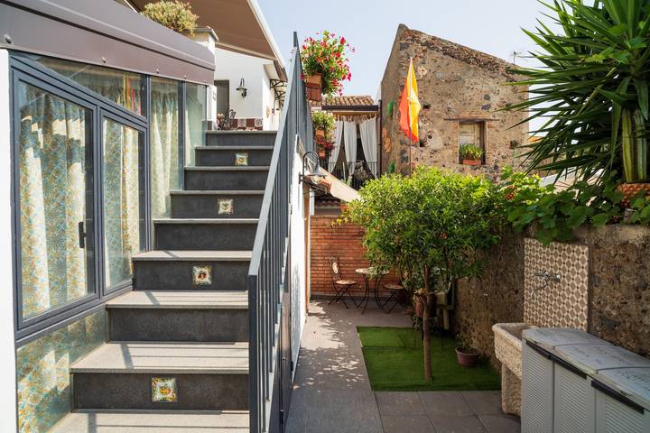 Appartamento intero, Appartamento 'A Ugghia- Dependance' con giardino & vasca idromassaggio in comune, aria condizionata in Fiumefreddo di Sicilia, Catania e dintorni