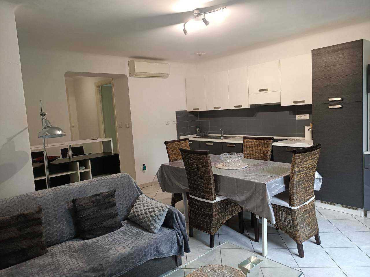 Appartement entier, Appartement « 2 P Terrasse » avec terrasse privée, Wi-Fi et climatisation in Saint-Paul-de-Vence, Côte méditerranéenne (France)