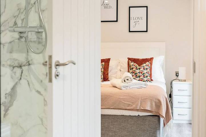 Wokingham - 1 Bedroom Cottage - Parking in Wokingham, Berkshire