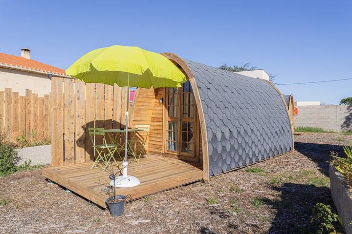 Cabane en bois pour 2 personnes, avec jardin