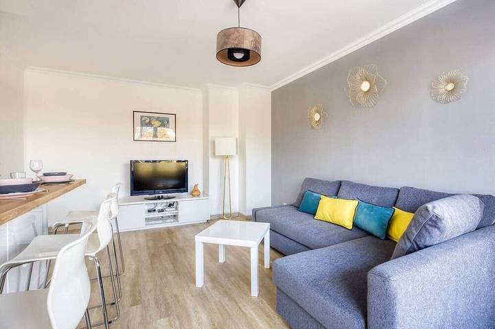 Ganze Wohnung, Schöne 2-Zimmer-Wohnung in Evry, 35 Mins von Paris in Évry-Courcouronnes, Essonne