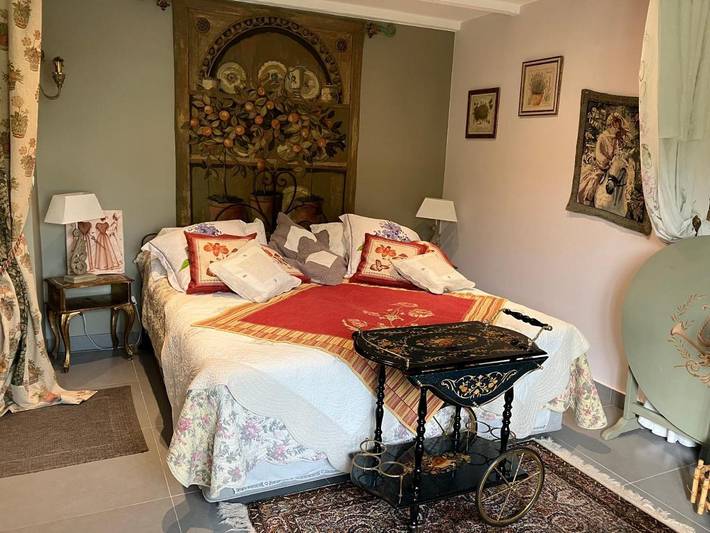 Chambre d’hôte pour 2 personnes, avec vue et terrasse ainsi que piscine et jardin
