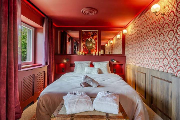 Apartamento entero, Love Room Alsace La Courtisane in Niederbronn-les-Bains, Alsacia del Norte