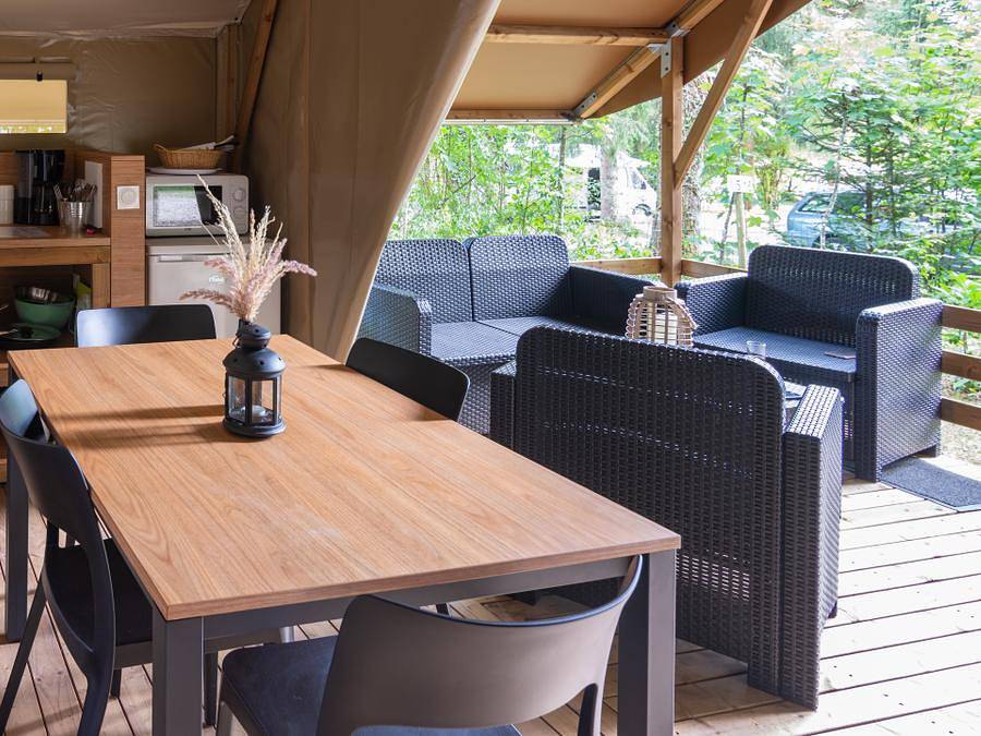 Camping de La Forêt - Tienda de lona y madera 4 personas - Wood Lodge - personas adicionales posibles con coste adicional, contactar con el camping in Levier, Jura Francais