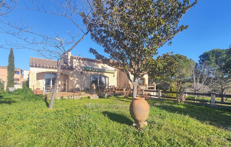 Location de vacances pour 6 personnes, avec piscine ainsi que terrasse et jardin, animaux acceptés à Cruzy - 2