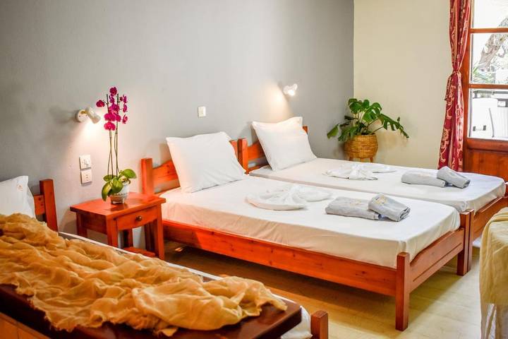 Gîte pour 3 personnes, avec vue ainsi que jardin et piscine dans Skiathos - 3