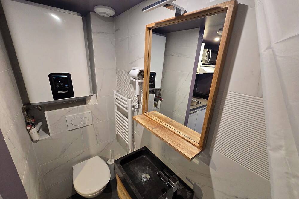 Entire apartment, Fully equipped studio with bedroom near Paris in Issy-les-Moulineaux, Hauts-de-Seine