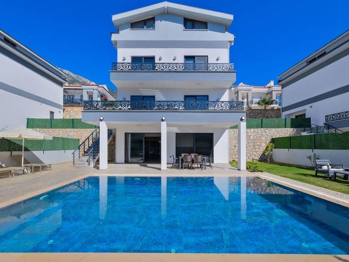 Casa de vacaciones para 8 personas, con jardín y balcón además de piscina y sauna - 1