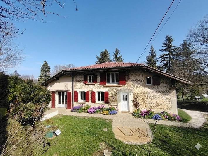 Location de vacances pour 14 personnes, avec jardin, animaux acceptés à Le Grand-Serre