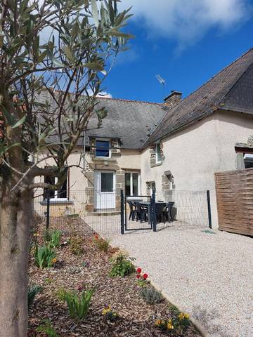 Gîte pour 8 personnes, avec terrasse et vue à Bonnemain
