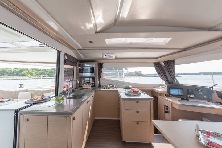 Bateau pour 6 personnes dans Tivat - 3