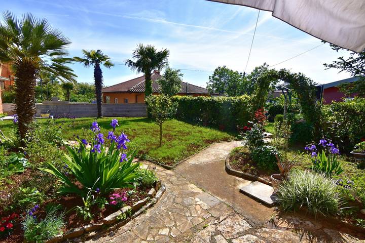 Apartamento entero, Maravilloso refugio con terraza in Umag, Region de Umag