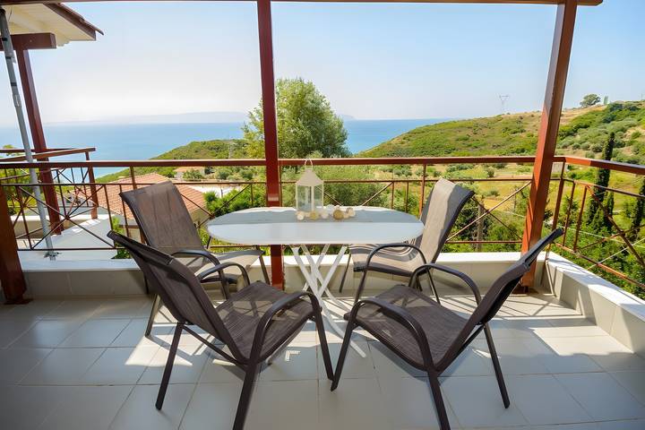 Vacation rental for 3 people, with yard, with pets in Kefalonia