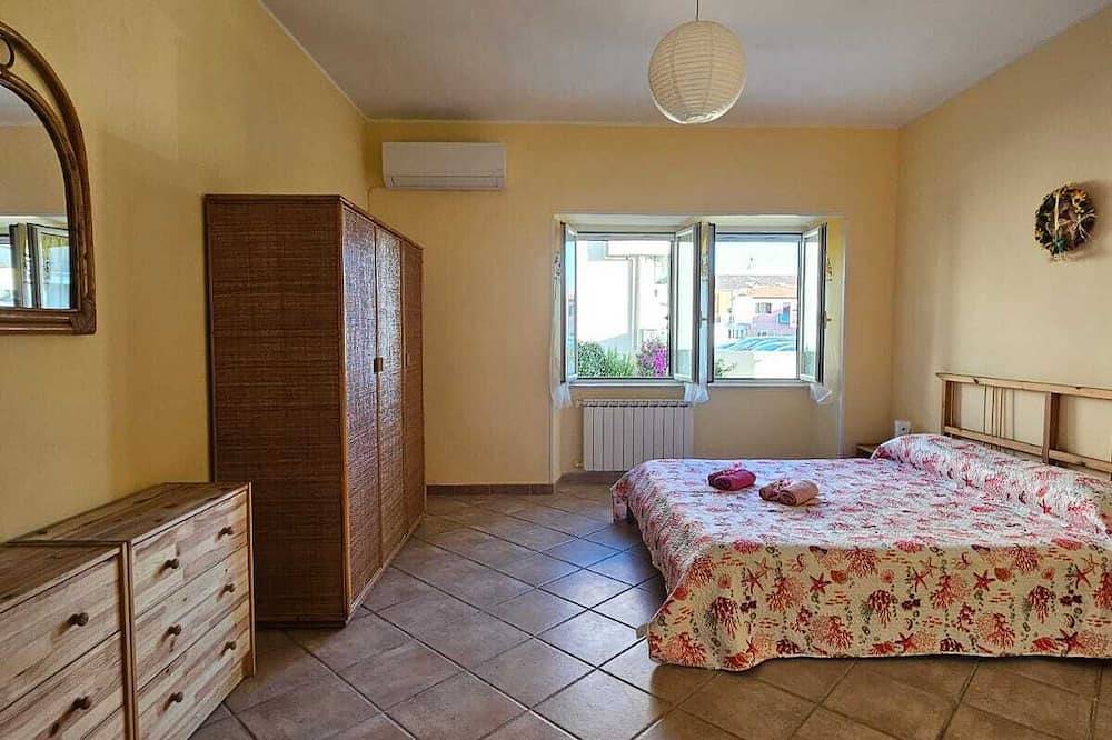 Apartamento entero, Apartment in central area with outdoor space 10 minutes from the airport in Fiumicino, Provincia de Roma