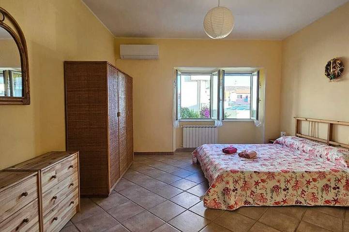 Ganze Wohnung, Apartment in central area with outdoor space 10 minutes from the airport in Fiumicino, Rom Provinz