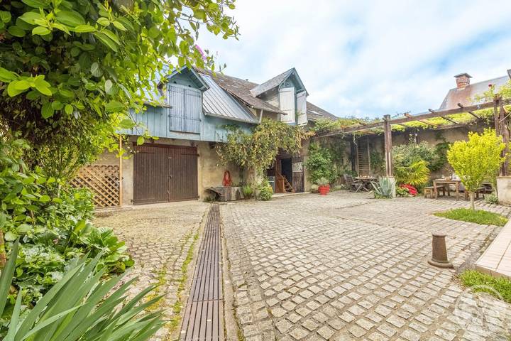 Gîte pour 2 personnes, avec jardin à Trébons