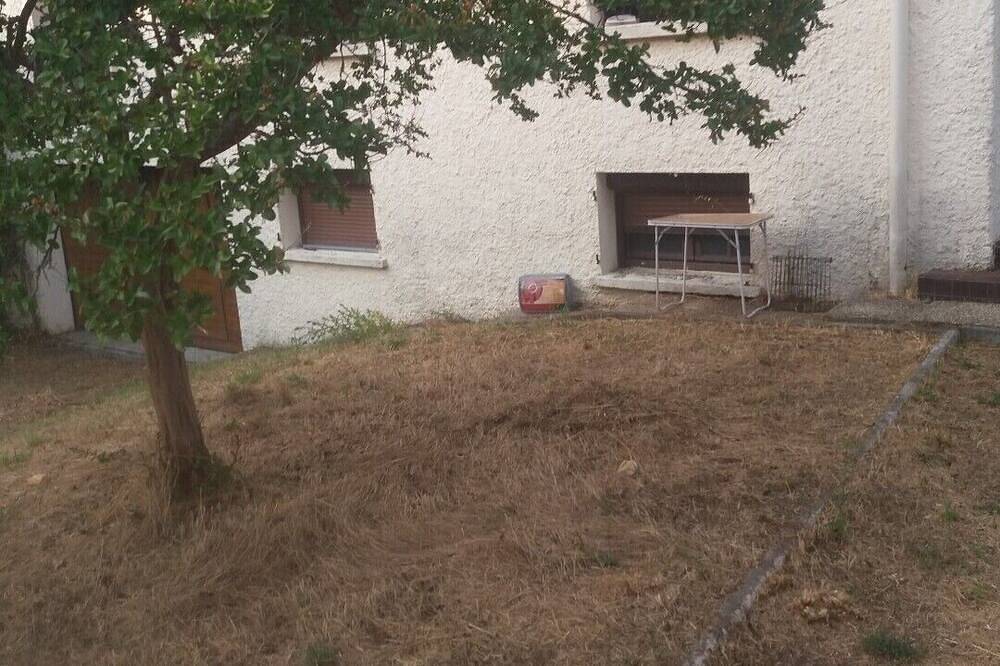 Gran villa con terraza jardín. in Blagnac, Alto Garona