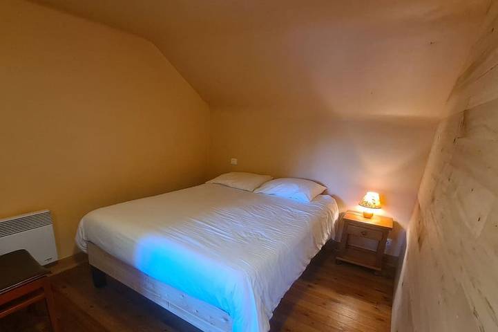 Gîte pour 8 personnes, avec jardin, animaux acceptés dans Abbaye de Bon Repos - 3