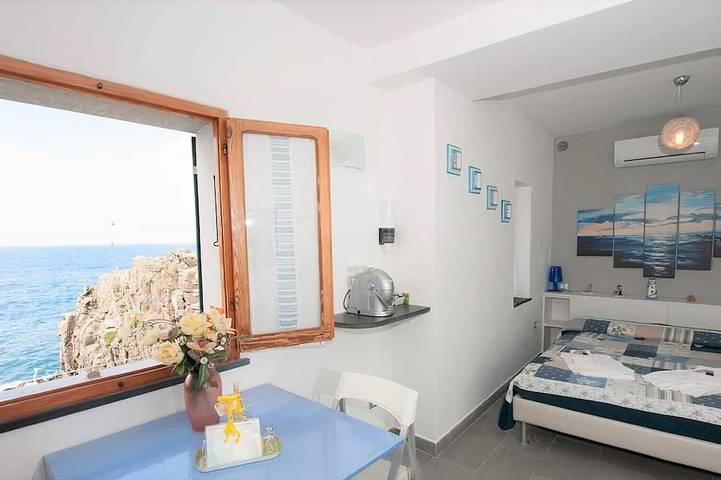 Double Room \"Dora\" - La Scogliera in Riomaggiore, Riomaggiore Municipality