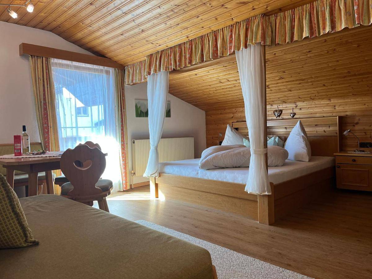 Ganze Wohnung, Apartment with Balcony in Stubaier Alpen, Mutters