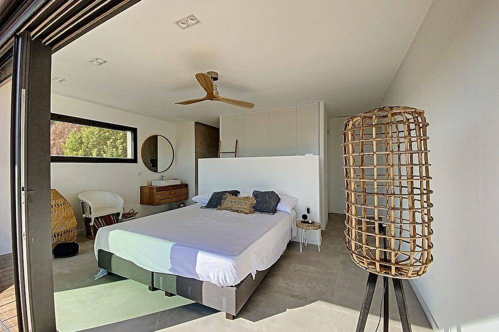 Magnifique villa contemporaine récente avec très belle vue mer  piscine chauffée in Le Lavandou, Parc national de Port-Cros