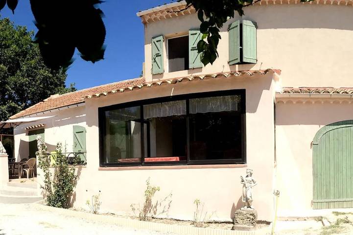 Location de vacances pour 8 personnes, avec balcon et jardin, animaux acceptés à Beaumont-de-Pertuis