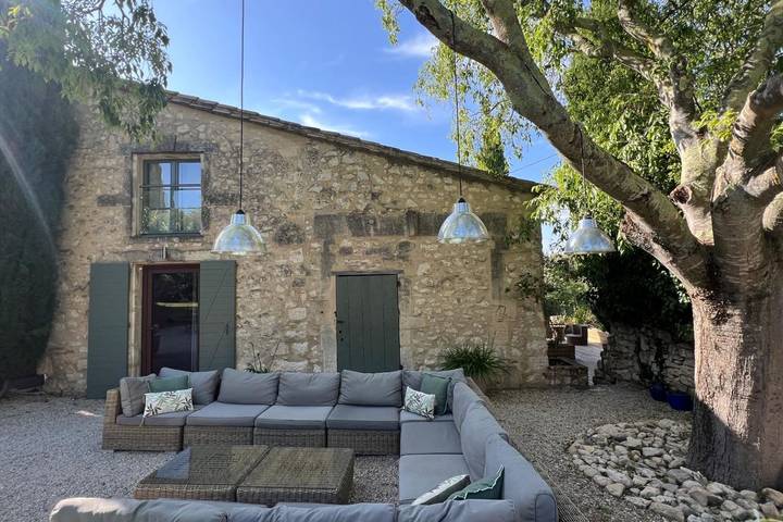 Location de vacances pour 14 personnes, avec jardin et piscine à Eygalières - 2