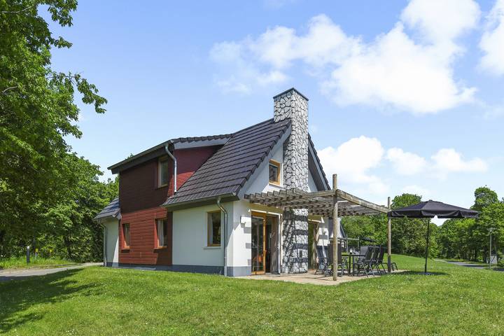 Bungalow für 8 Personen, mit Balkon/Terrasse und Terrasse sowie Sauna in Kell am See