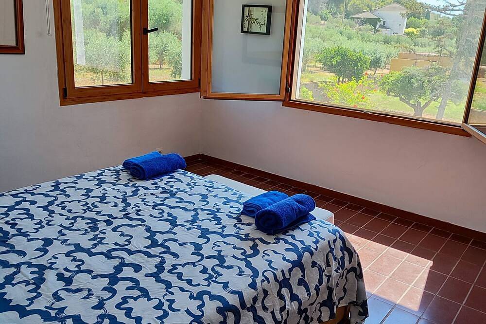 Farmhouse with big swimming pool and tennis. in Alcanar, Costa Dorada