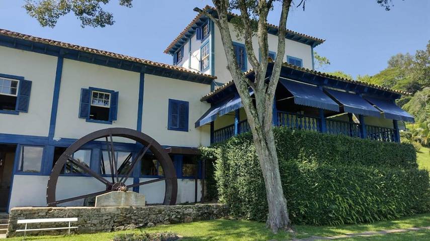 Casas rurais para 7 pessoas, com piscina e jardim em Barra do Piraí