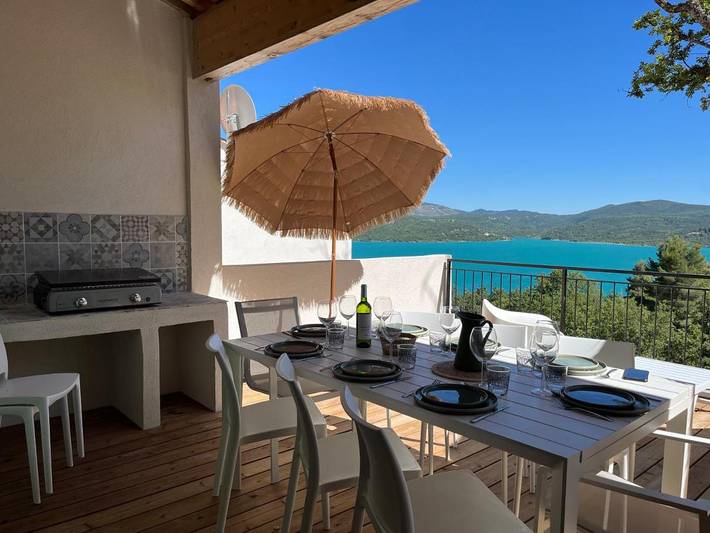 Location de vacances pour 10 personnes, avec vue et piscine ainsi que terrasse et vue sur le lac à Sainte-Croix-du-Verdon - 2