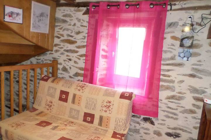 Location de vacances pour 3 personnes, avec jardin et terrasse, animaux acceptés à Junhac - 3