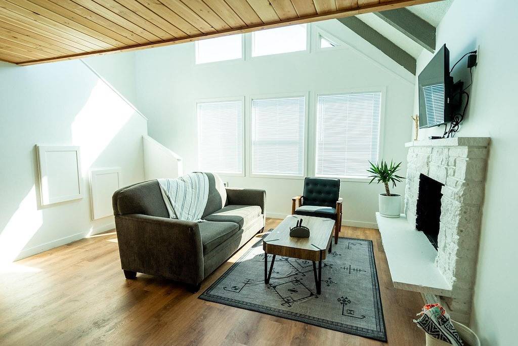 Cozy Chalet in Ocean Shores located within steps from the beach in Ocean Shores Beach, Ocean Shores